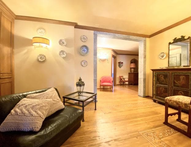 1749 – Appartement 5.5 pièces – 7700 CHF – 260 m²