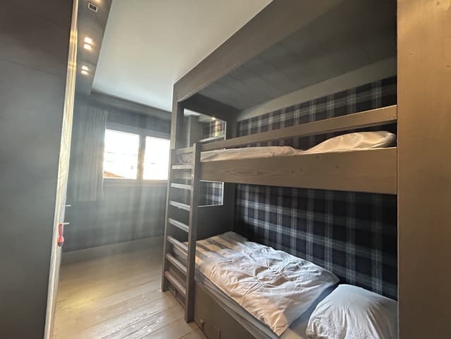 1725 – Appartement 4 pièces –  2450 CHF –