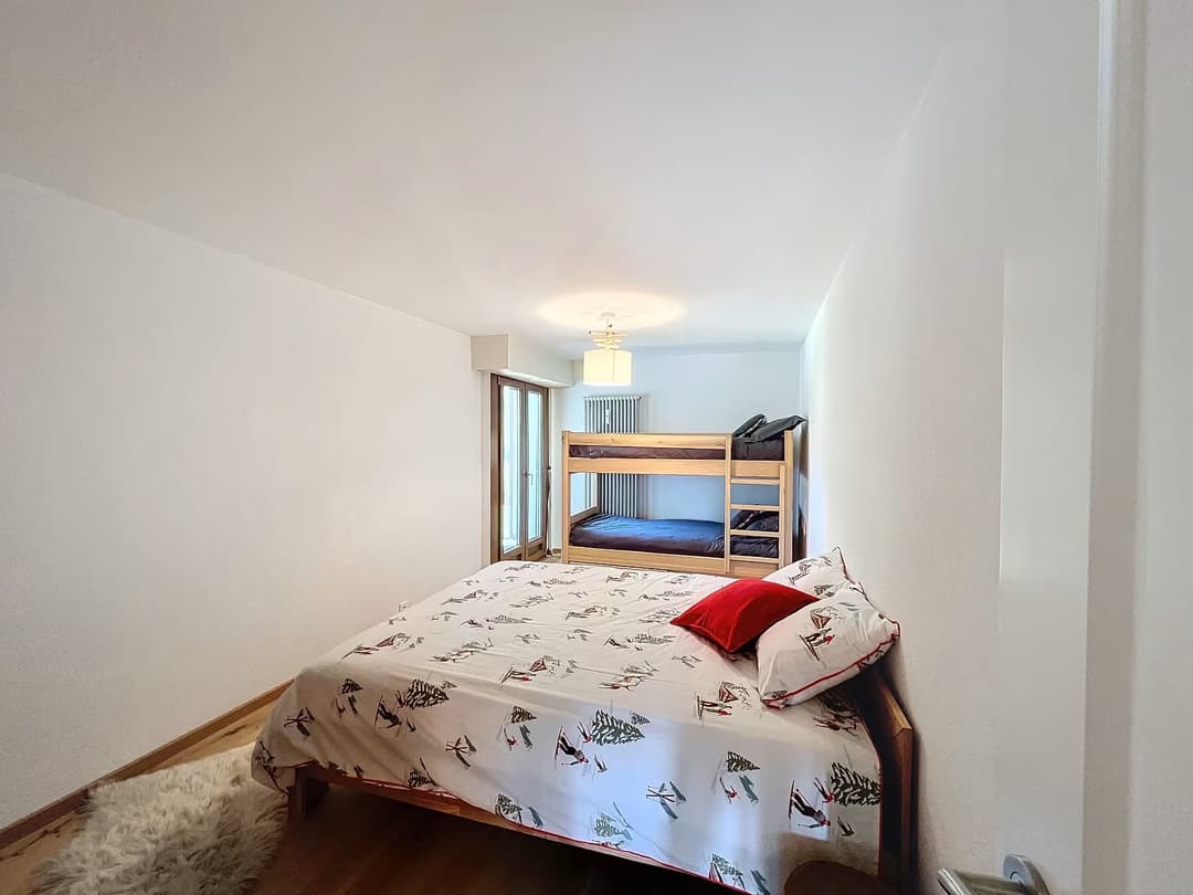 549 – Appartement – 2.5 pièces  800CHF – 74m²