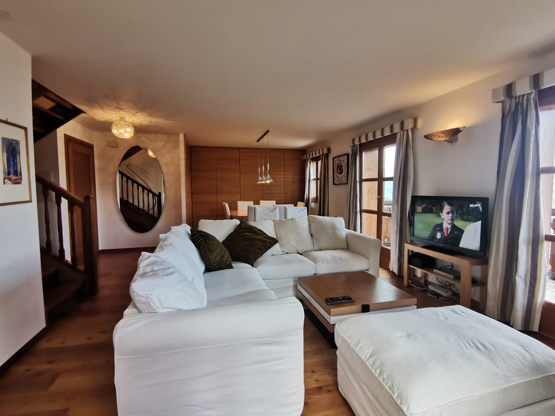 725 – Appartement  – 4.5pièces  – 2900CHF  – 100 m²