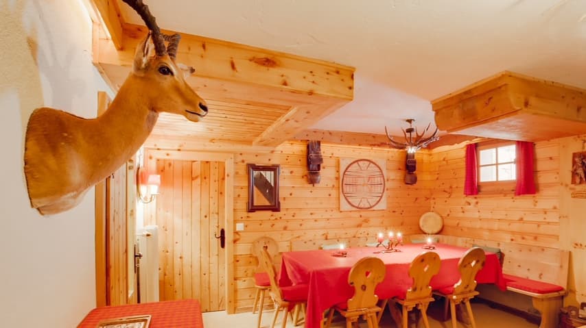 721- Maison  -8.5pièces – 8750CHF  – 350 m²