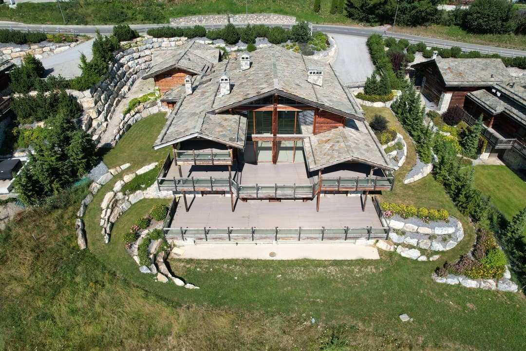 908 – Maison 14.5 pièces – 13000000 CHF – 1400 ²