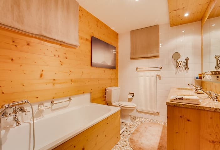 721- Maison  -8.5pièces – 8750CHF  – 350 m²