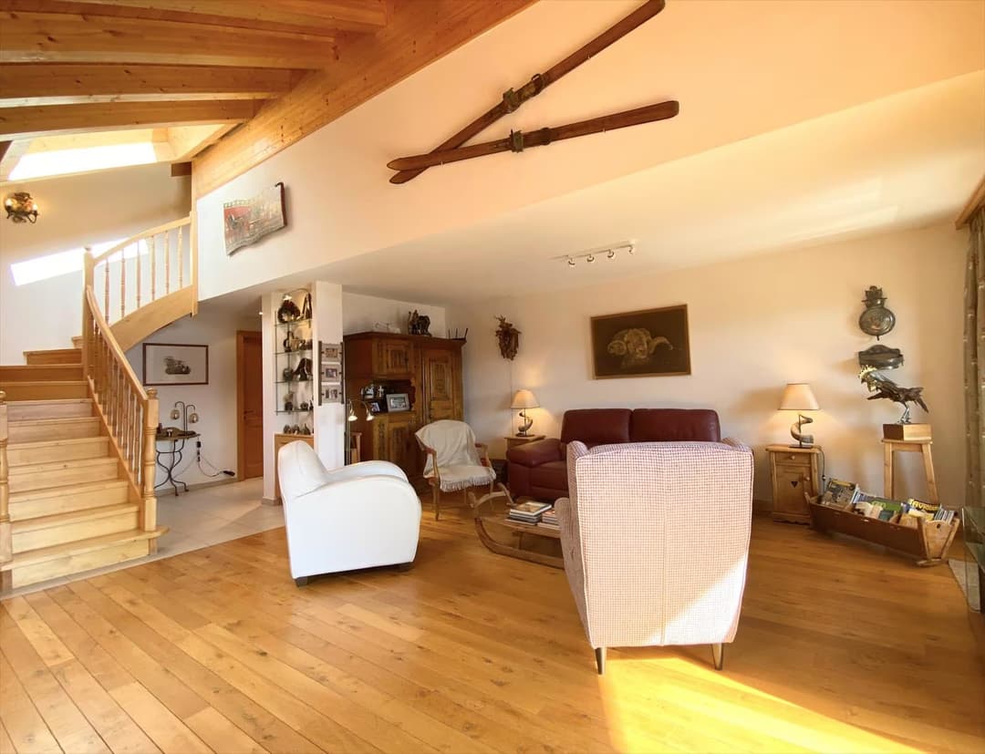 771 – Appartement 5,5 pièces – 9500CHF – 200m²