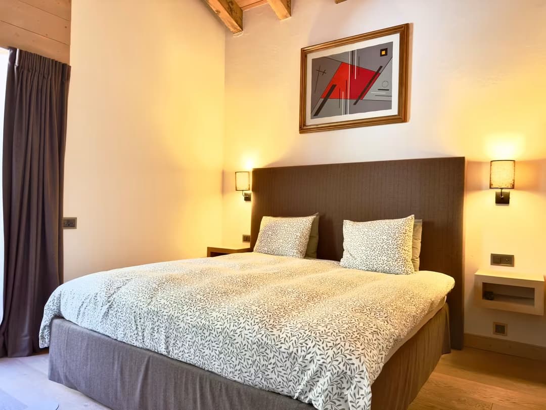 758 – Appartement  – 4pièces  – 4200CHF  – 200 m²