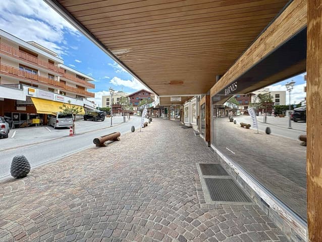 808 -Commerce  – 2950CHF  – 70 m²