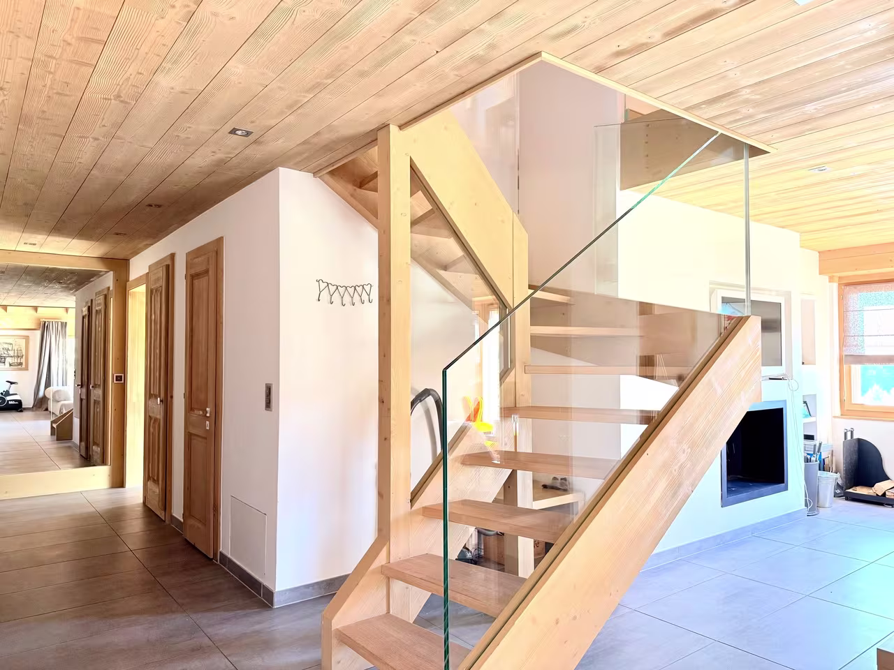 758 – Appartement  – 4pièces  – 4200CHF  – 200 m²