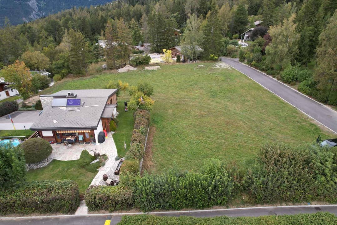 1052 – Terrain 2445000CHF – 2445m²