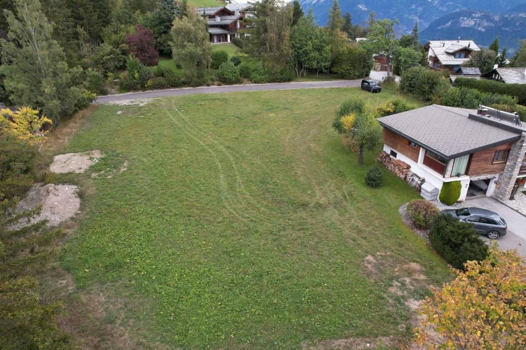 1052 – Terrain 2445000CHF – 2445m²