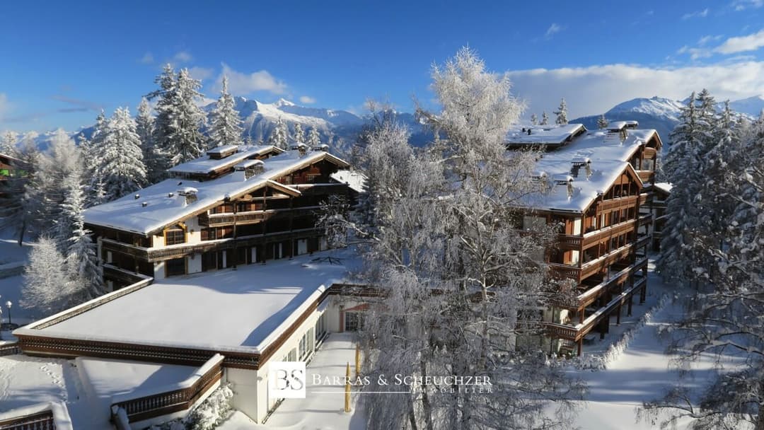 996 – Appartement 5.5 pièces – 4723280CHF – 169.6m²