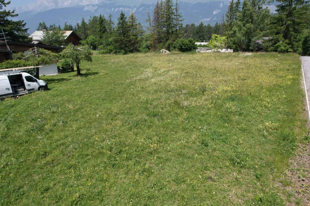 1052 – Terrain 2445000CHF – 2445m²