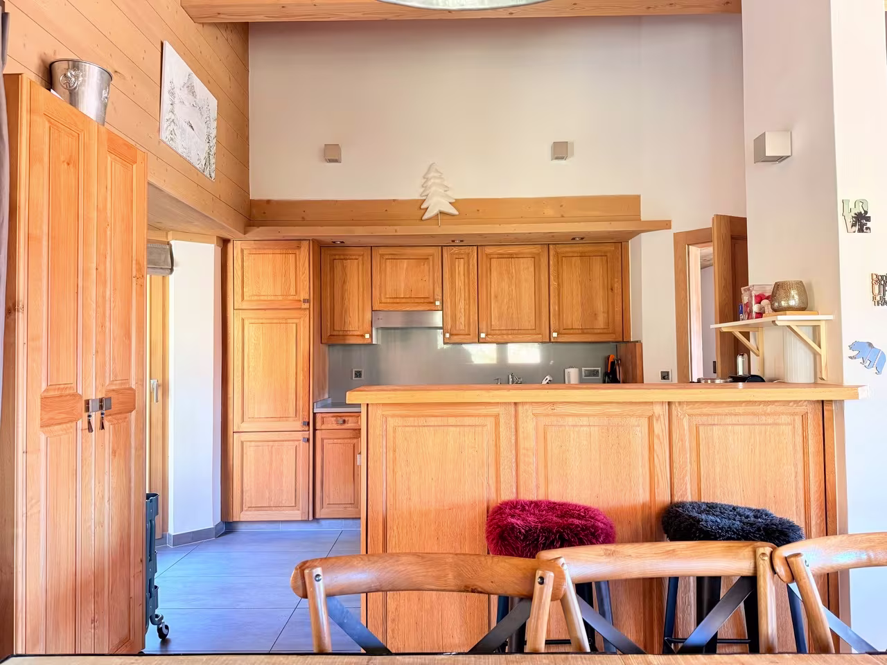 758 – Appartement  – 4pièces  – 4200CHF  – 200 m²