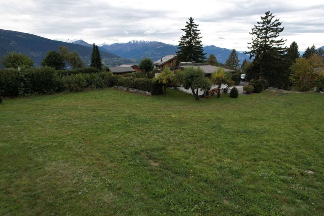 1052 – Terrain 2445000CHF – 2445m²