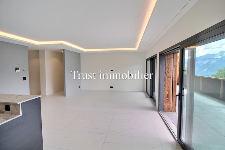 828 – Appartement 3.5 pièces – 4600 CHF – 158 m²