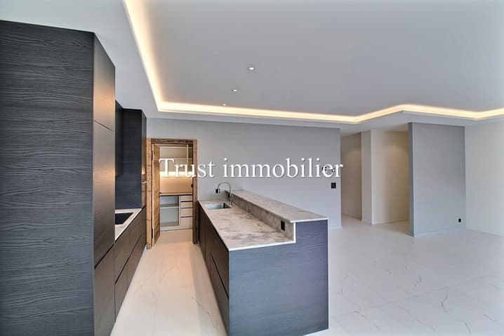 828 – Appartement 3.5 pièces – 4600 CHF – 158 m²