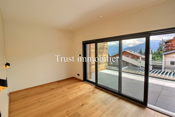 828 – Appartement 3.5 pièces – 4600 CHF – 158 m²