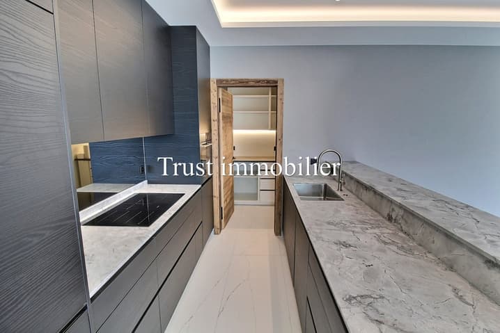 828 – Appartement 3.5 pièces – 4600 CHF – 158 m²