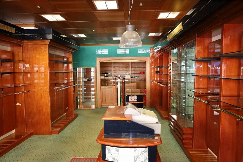 1328 – Commerce – 890000CHF – 102 m²
