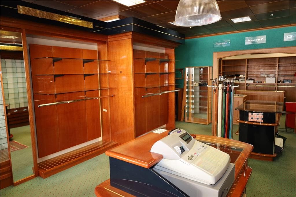 1328 – Commerce – 890000CHF – 102 m²