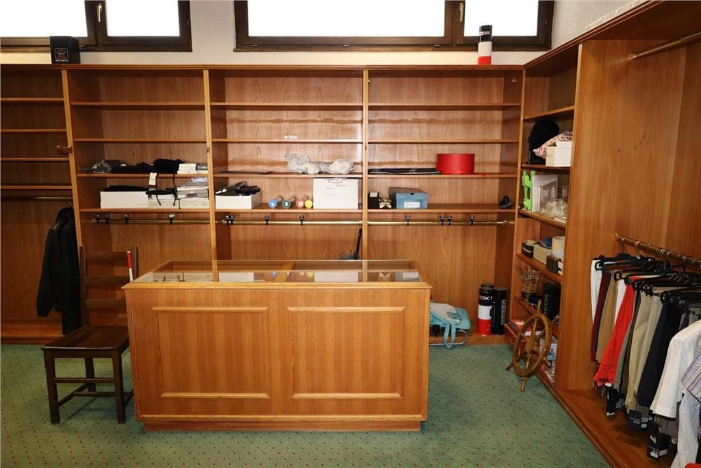 1328 – Commerce – 890000CHF – 102 m²