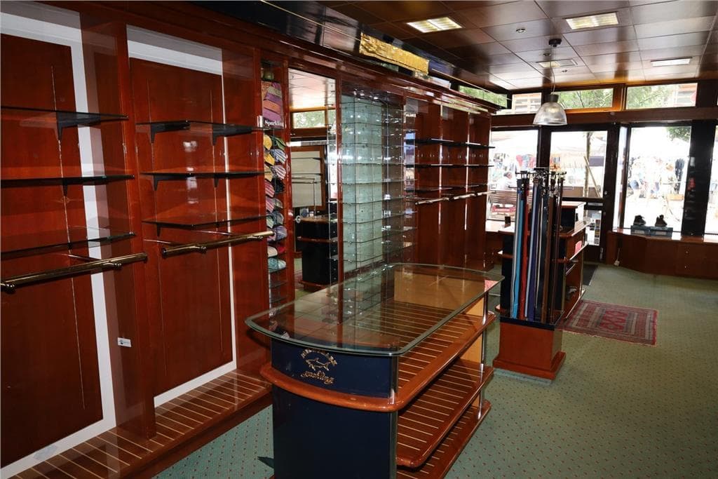 1328 – Commerce – 890000CHF – 102 m²