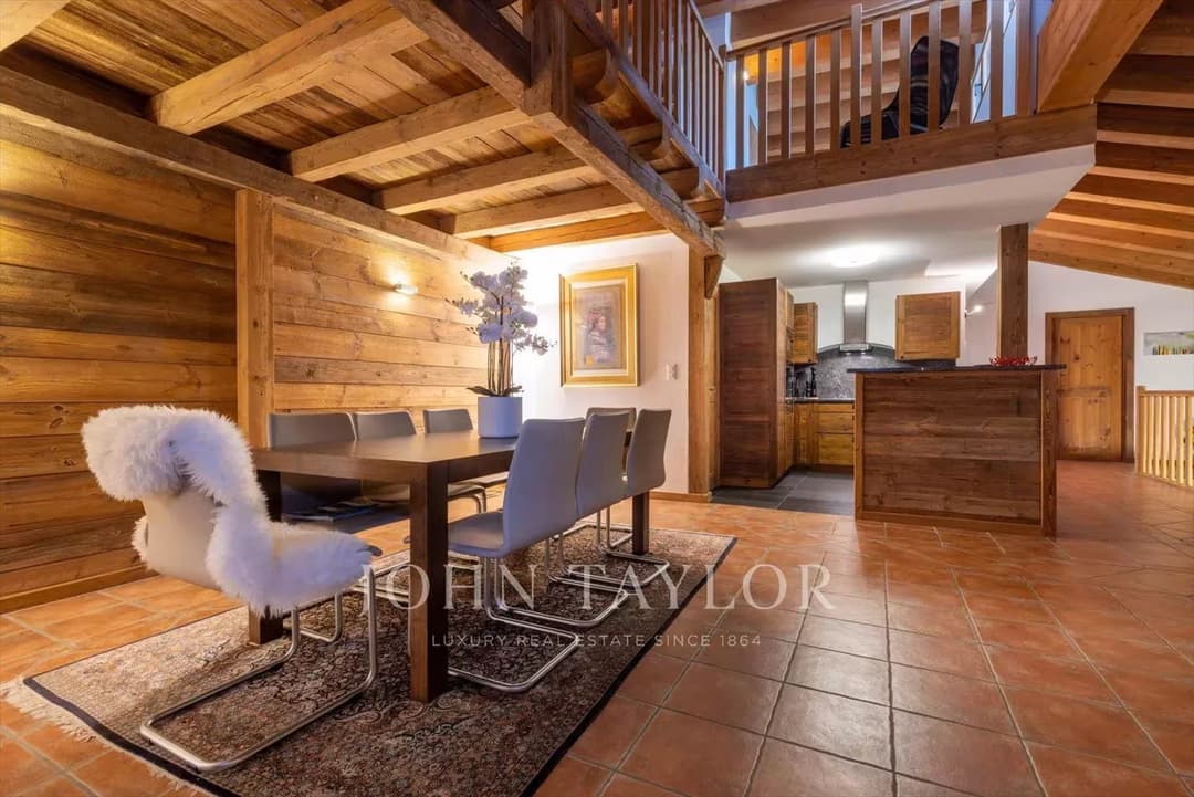 1157 – Appartement 6 pièces – 290 m²