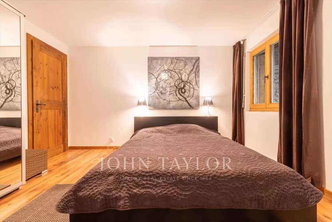 1157 – Appartement 6 pièces – 290 m²