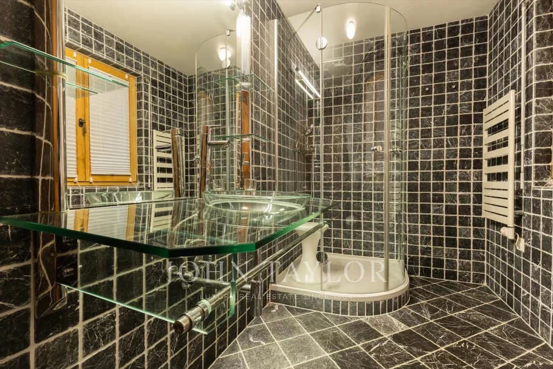 1157 – Appartement 6 pièces – 290 m²