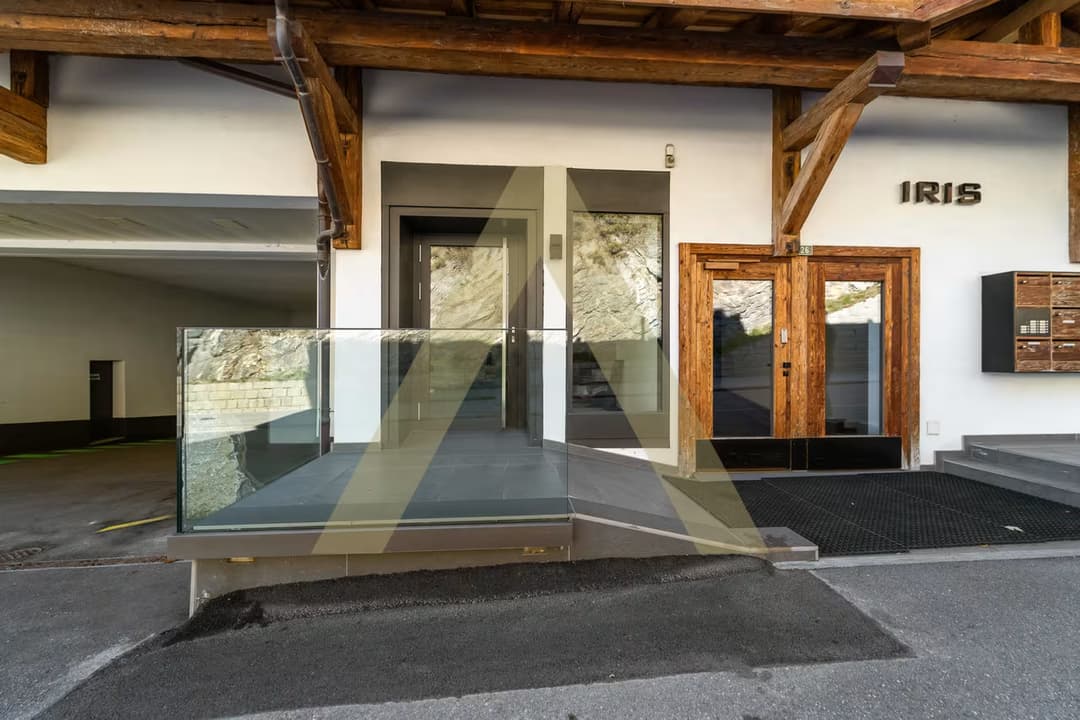 1530 – Commerce –  422000CHF – 67m²