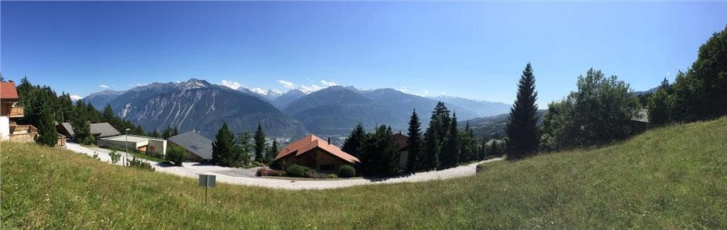 1590 – Terrain – 906 m²