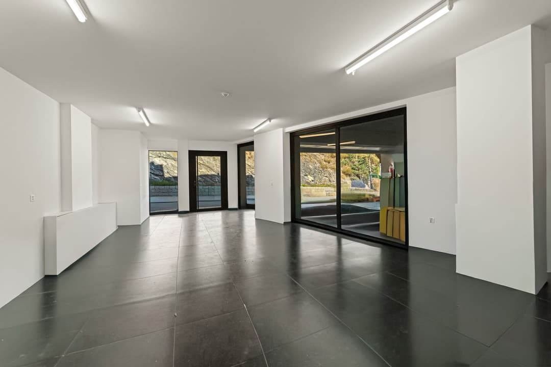 1595 – Commerce – 422000CHF – 67 m²