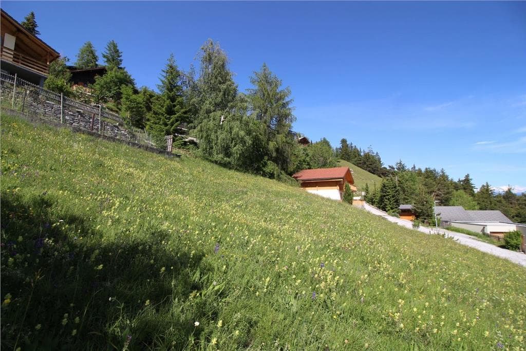 1590 – Terrain – 906 m²