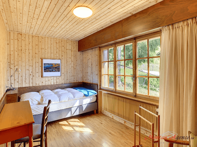 1422 – Maison 7 pièces –  1074.40CHF – 200m²