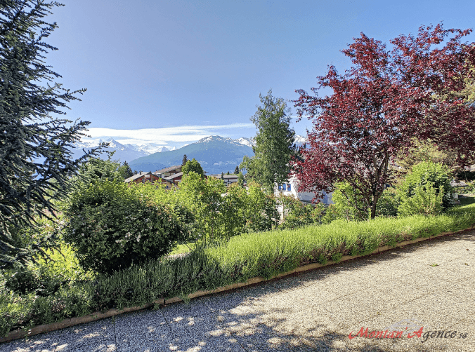 1422 – Maison 7 pièces –  1074.40CHF – 200m²