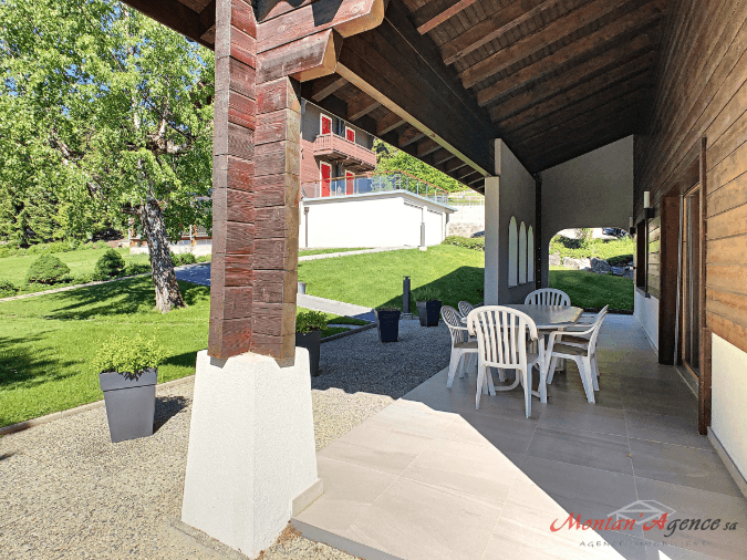 1422 – Maison 7 pièces –  1074.40CHF – 200m²