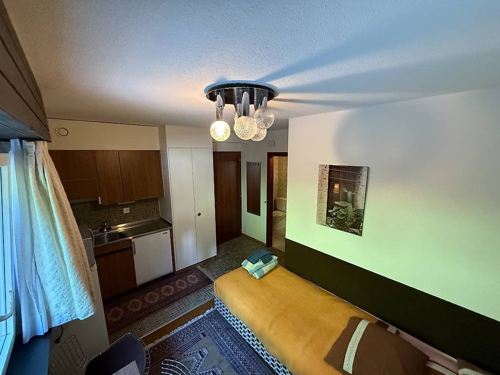 1377- Appartement – 1pièce – 900CHF – 18 m²