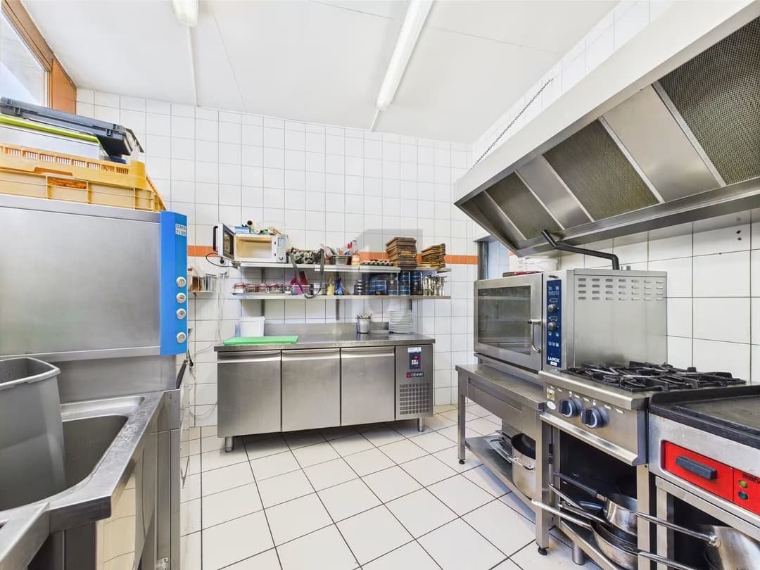 1443 – Commerce – 3700 CHF – 110 m²