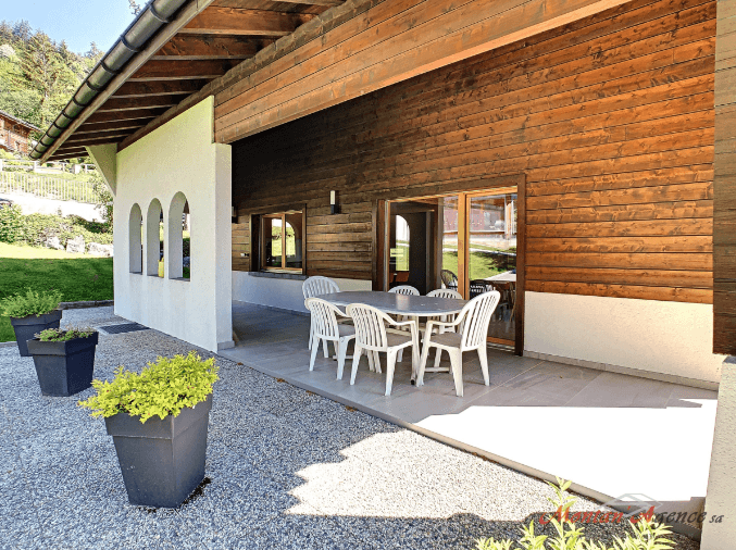 1422 – Maison 7 pièces –  1074.40CHF – 200m²