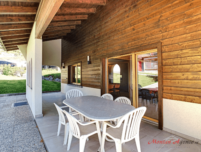 1422 – Maison 7 pièces –  1074.40CHF – 200m²