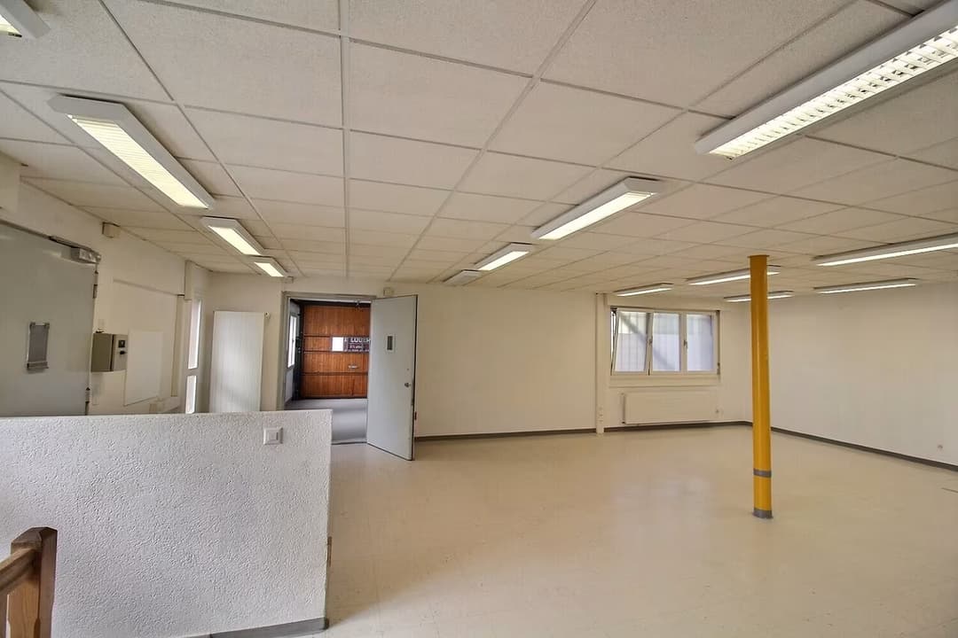 1472 – Commerce  – 4pièces – 2900 CHF – 191 m²