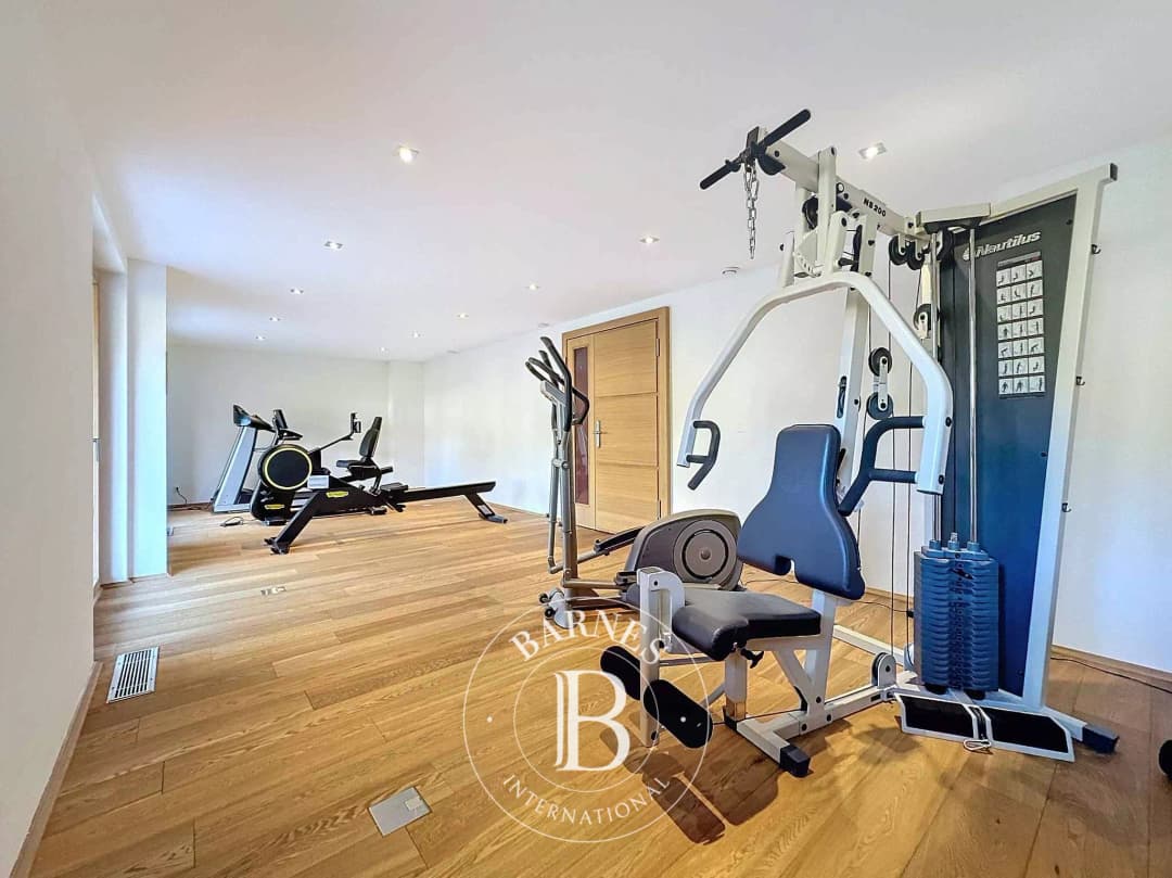 1822 – Appartement – 8.5pièces – 376 m²