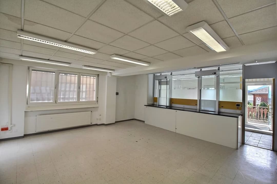 1472 – Commerce  – 4pièces – 2900 CHF – 191 m²