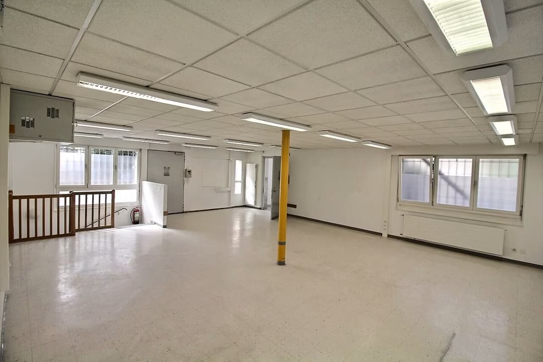1472 – Commerce  – 4pièces – 2900 CHF – 191 m²