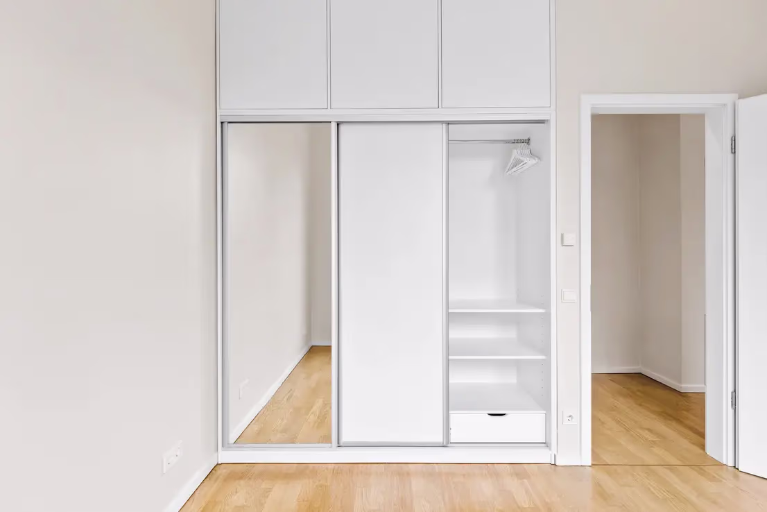 1596 – Appartement 4 pièces – 1300CHF – 117m²