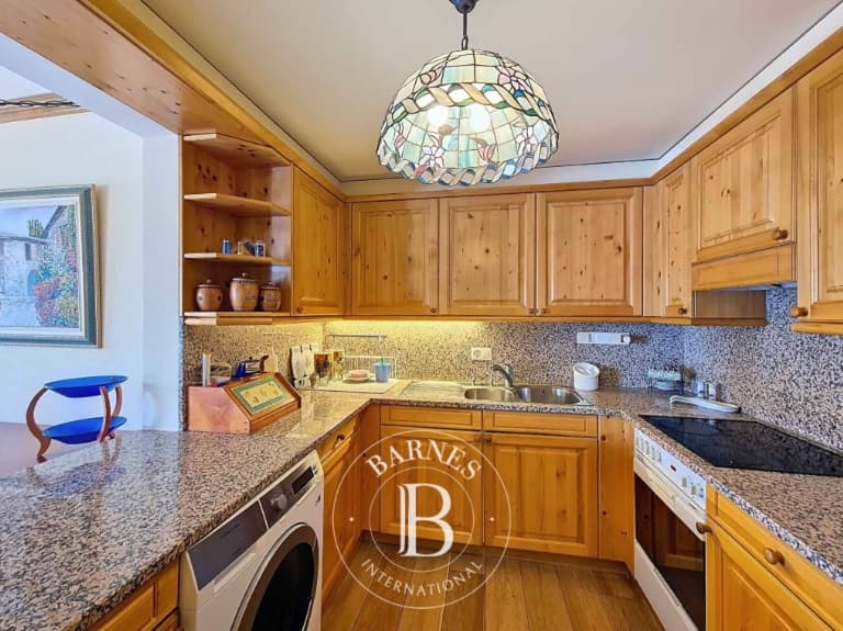 1996 – Appartement – 7.5pièces – 4950000CFH – 226 m²