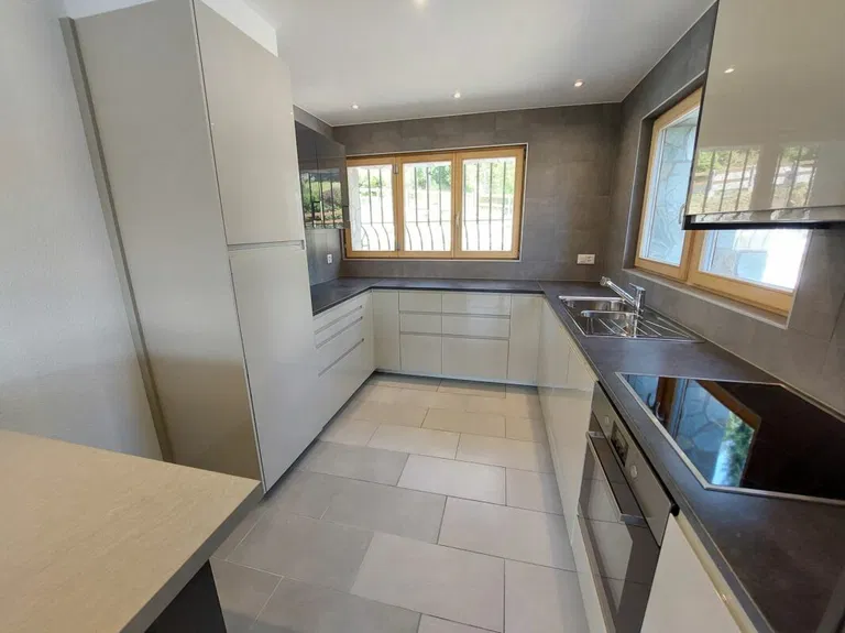 1668 – Maison 6.5 pièces – 243 m²