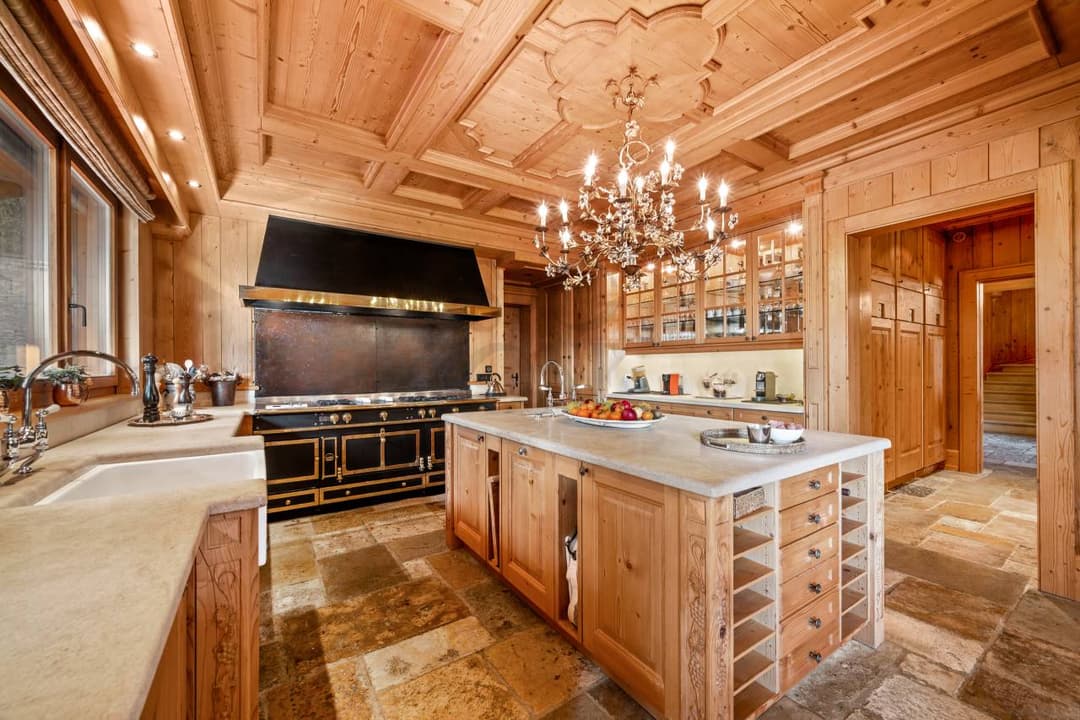 2186 – Maison à vendre –  3526m2 – 13 pièces