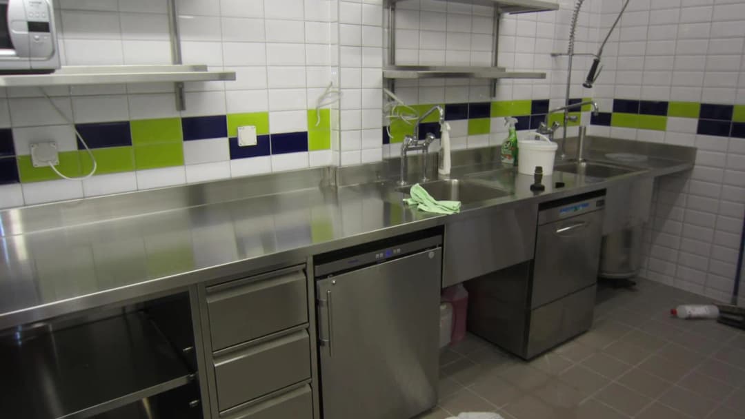 1781 – Commerce 3.5 pièces –  2900 CHF – 277 m²