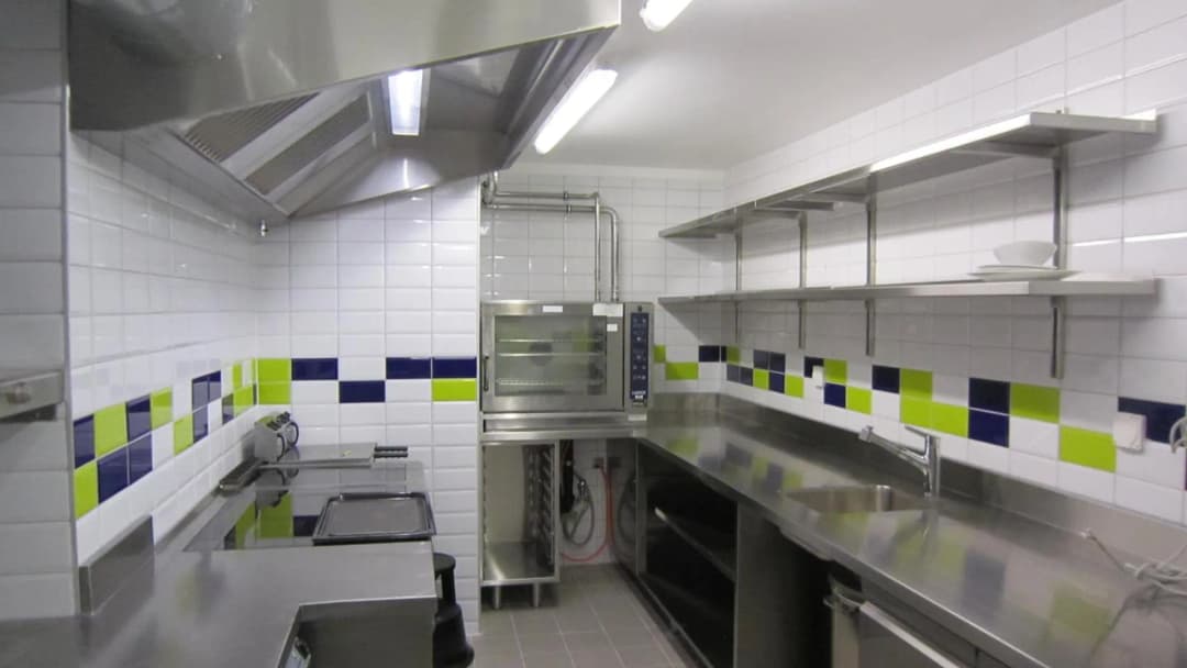 1781 – Commerce 3.5 pièces –  2900 CHF – 277 m²