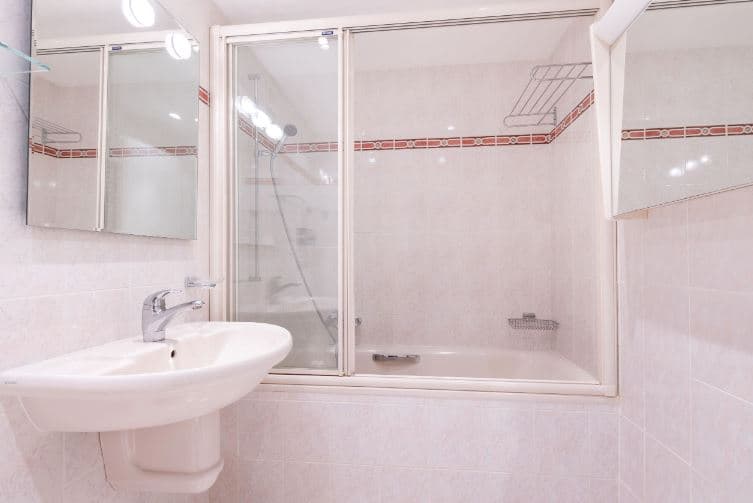 1883 – Appartement 4 pièces –  2450CHF